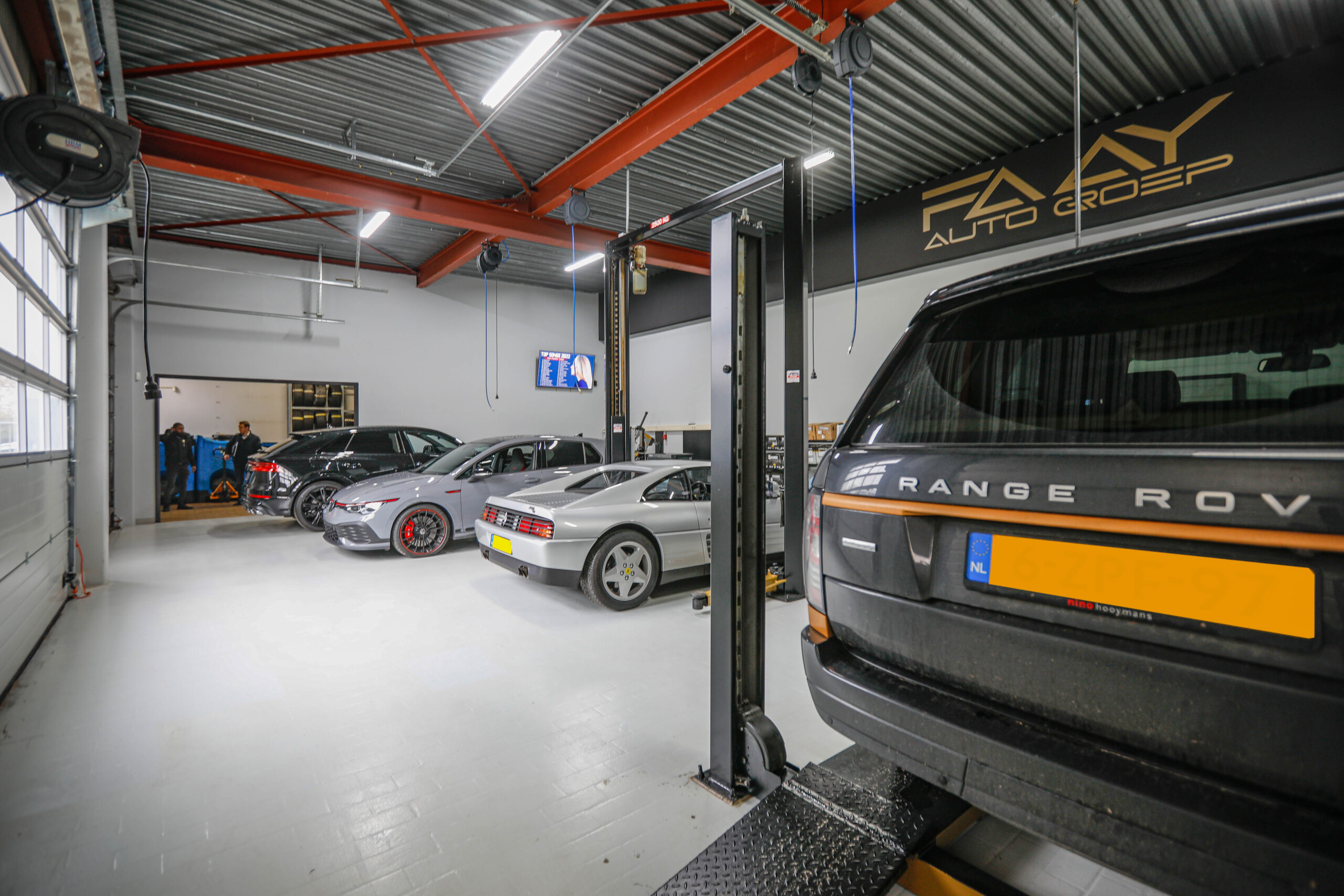 Werkplaats Faay Auto Groep Nieuwegein - Volkswagen Golf R, Ferrari en Range Rover
