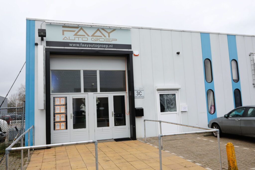 Pand van Faay Auto Groep aan de Zeelandhaven 3C in Nieuwegein